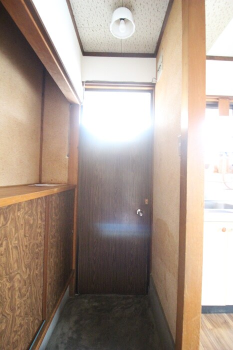 物件内観写真7　(玄関)