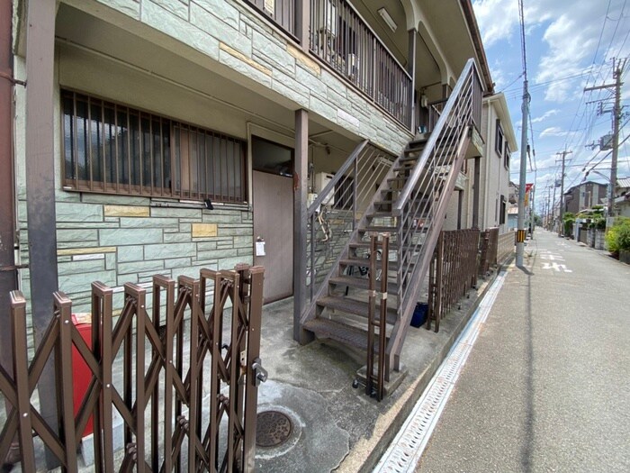 物件外観写真6　(エントランス部分)