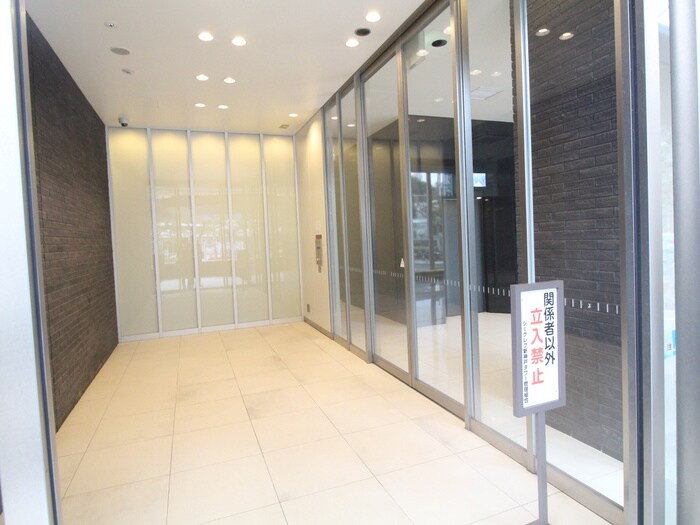 物件外観写真4　(エントランス部分)