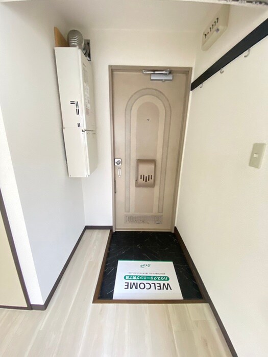 物件内観写真15　(玄関)