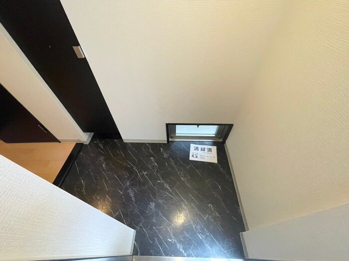 物件内観写真17　(玄関)