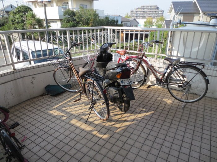 物件外観写真3　(駐輪場)