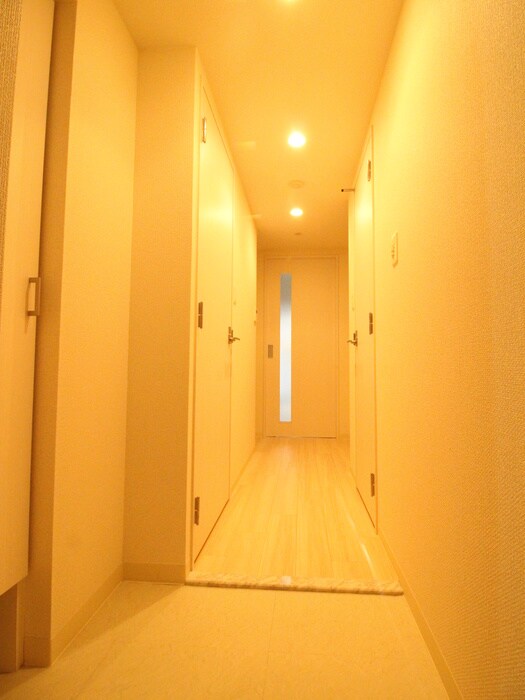 物件内観写真4　(玄関)