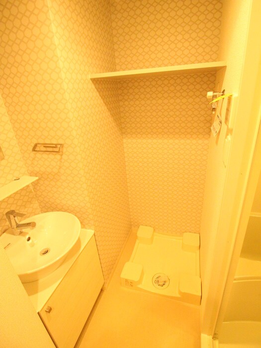 物件内観写真6　(洗濯機置場)