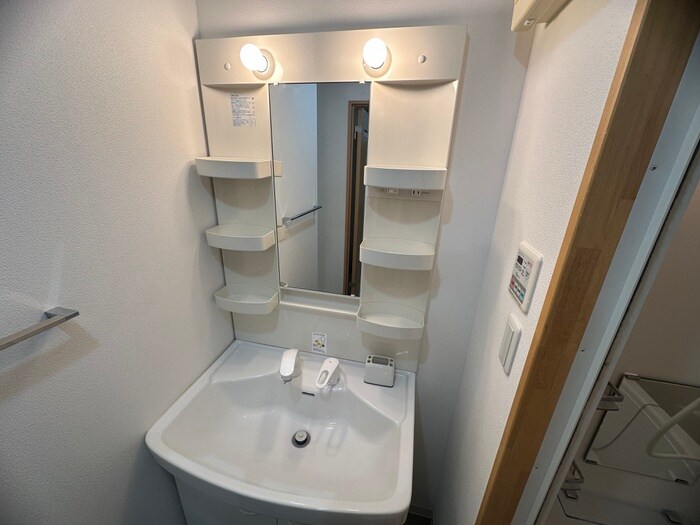 物件内観写真9　(洗面)