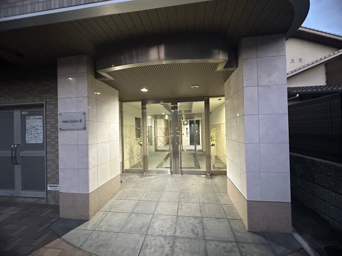 物件外観写真3　(エントランス部分)