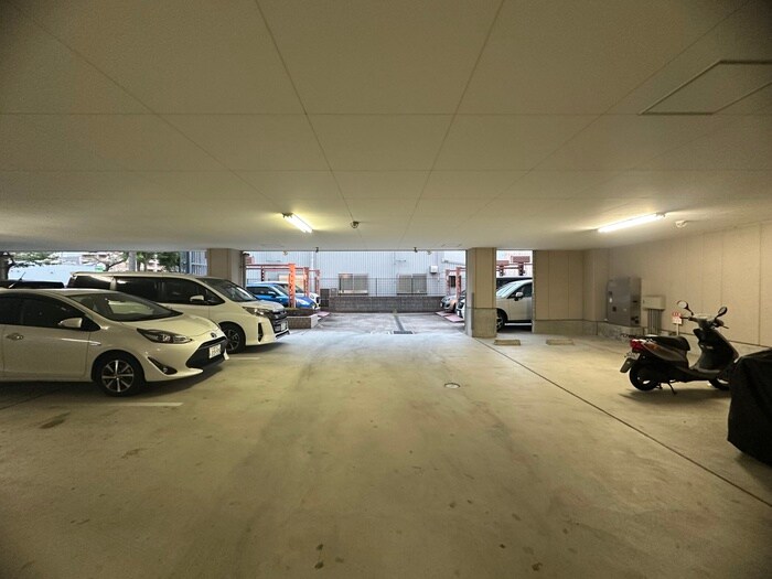 物件外観写真4　(駐車場)