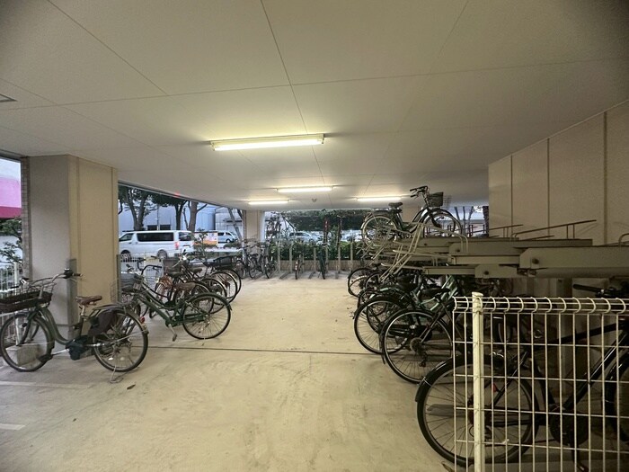 物件外観写真5　(駐輪場)