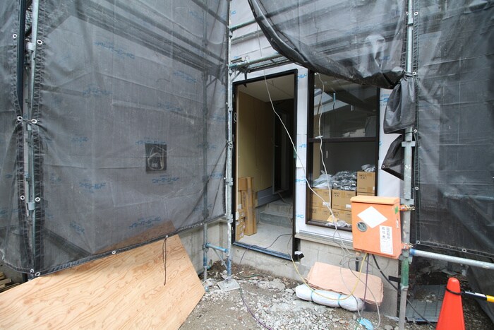 物件外観写真4　(エントランス部分)