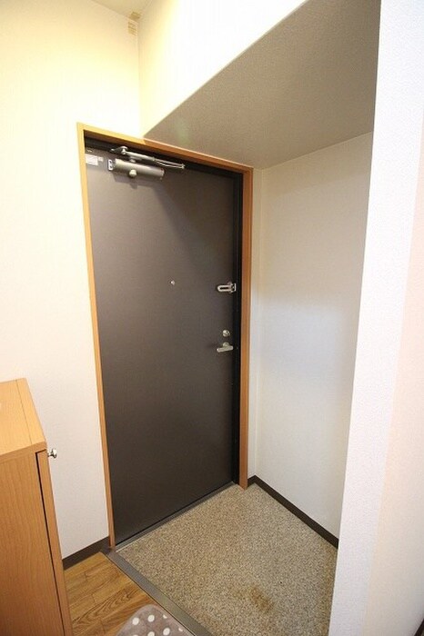 物件内観写真5　(玄関)