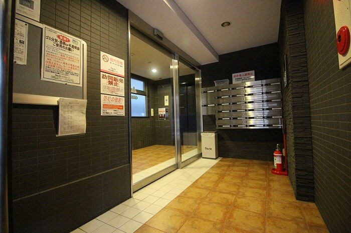 物件外観写真3　(エントランス部分)