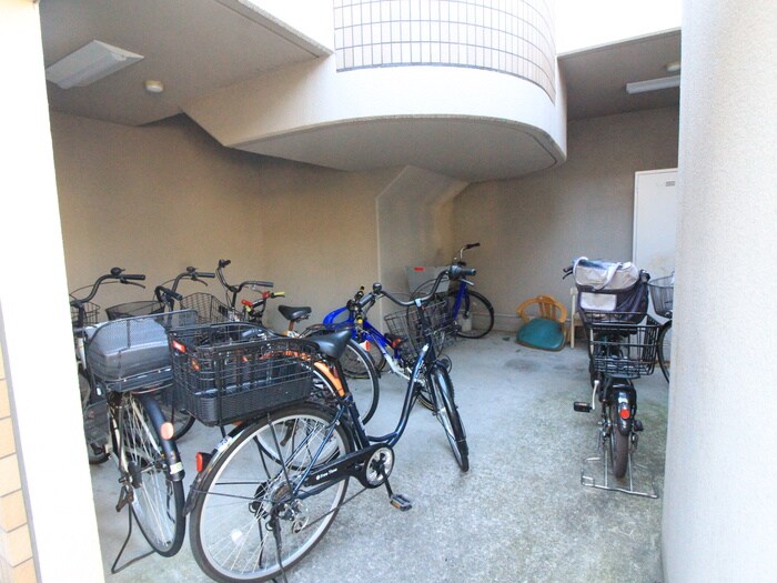 物件外観写真5　(駐輪場)