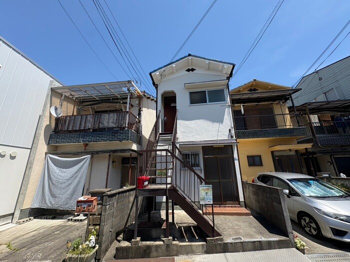 物件外観写真3　(エントランス部分)