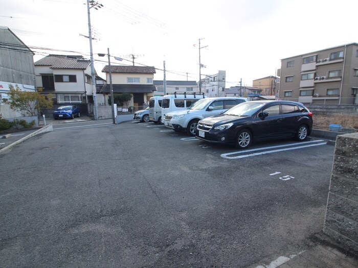 物件外観写真3　(駐車場)