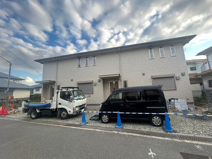 物件外観写真3　(建築中)