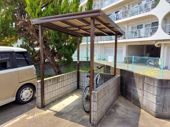 物件外観写真4　(駐輪場)