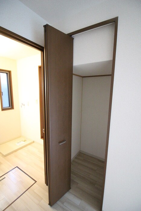 物件内観写真13　(収納)