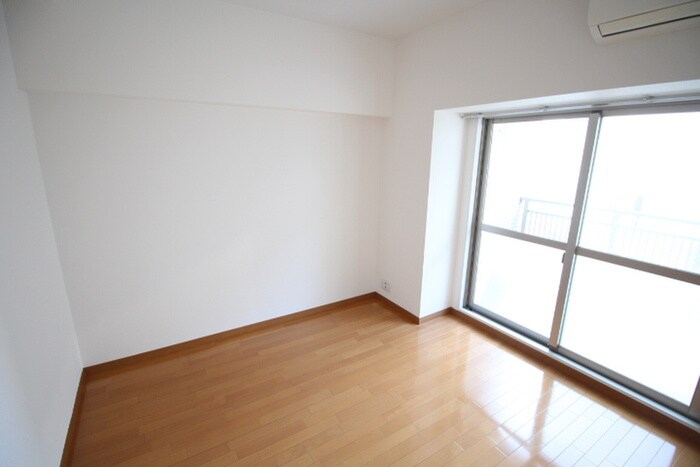 物件内観写真8　(室内からの展望)