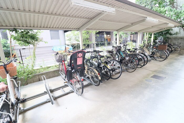物件外観写真3　(駐輪場)