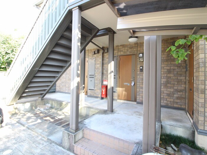 物件外観写真3　(エントランス部分)