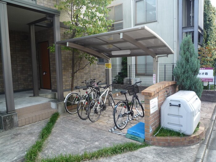 物件外観写真5　(駐輪場)