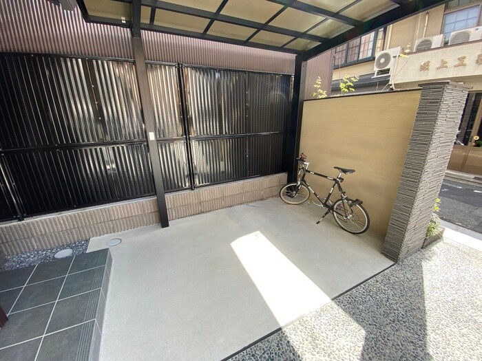 物件外観写真4　(駐輪場)