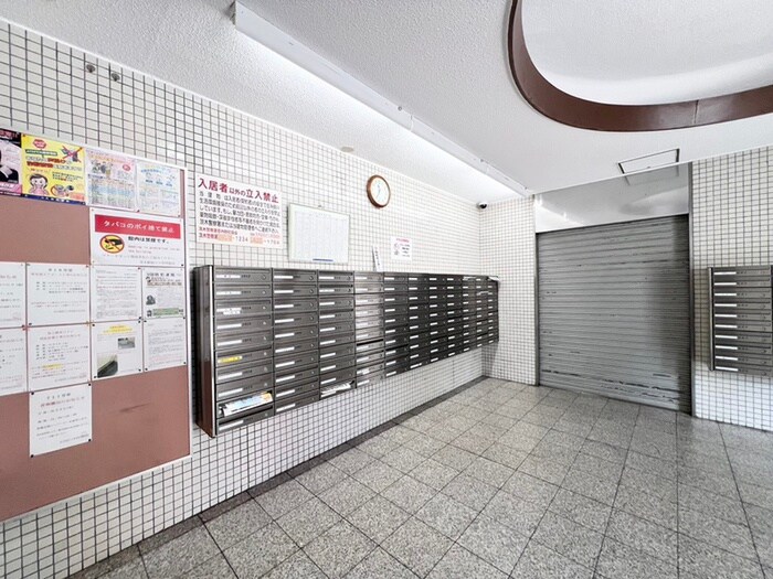 物件外観写真2　(エントランス部分)