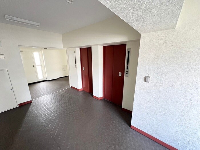 物件外観写真5　(エントランス部分)