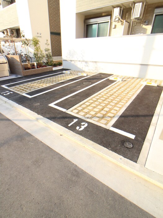 物件外観写真5　(駐車場)