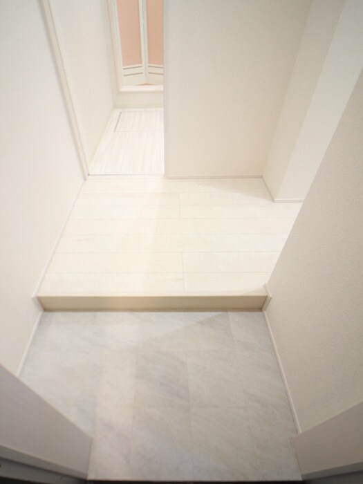 物件内観写真14　(玄関)