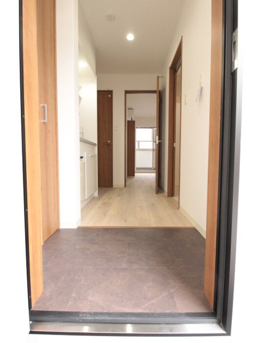 物件内観写真4　(玄関)