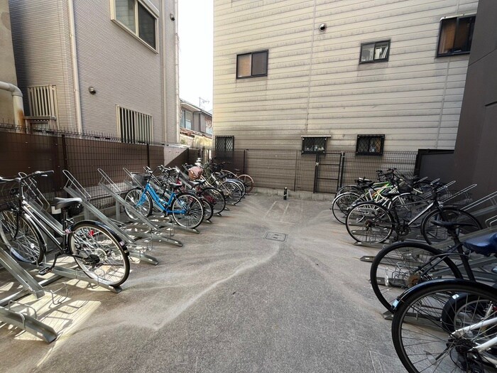 物件外観写真6　(駐輪場)