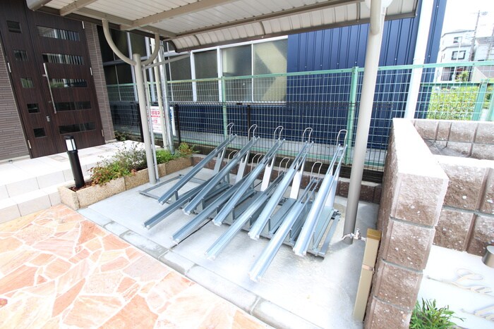 物件外観写真5　(駐輪場)