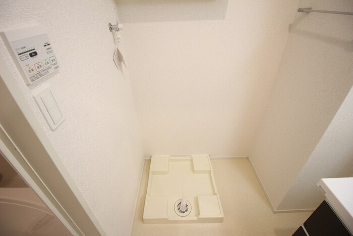 物件内観写真16　(洗濯機置場)