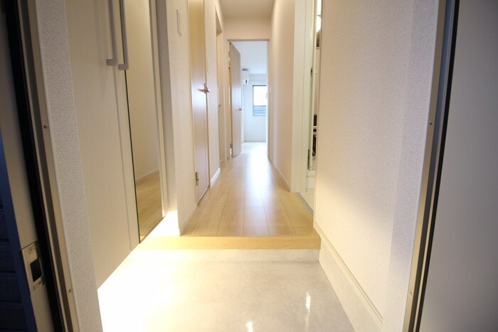 物件内観写真17　(玄関)