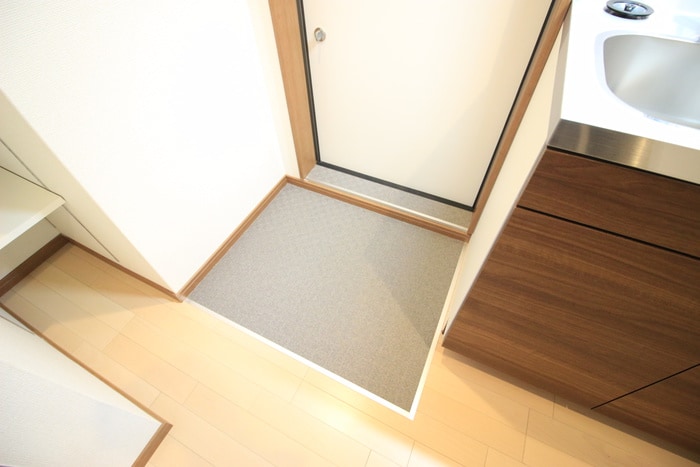 物件内観写真12　(玄関)