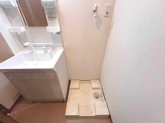 物件内観写真12　(洗濯機置場)