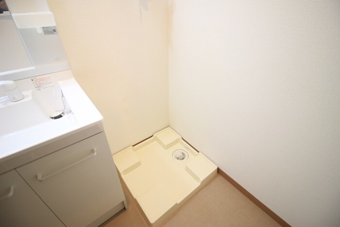 物件内観写真16　(洗濯機置場)