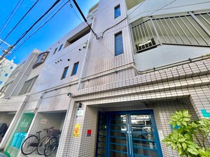 ホワイトチムニ－外観写真