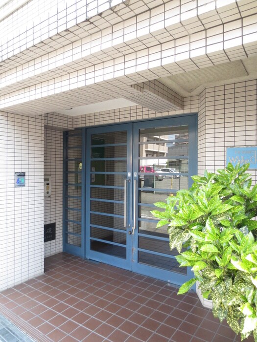 物件外観写真3　(エントランス部分)