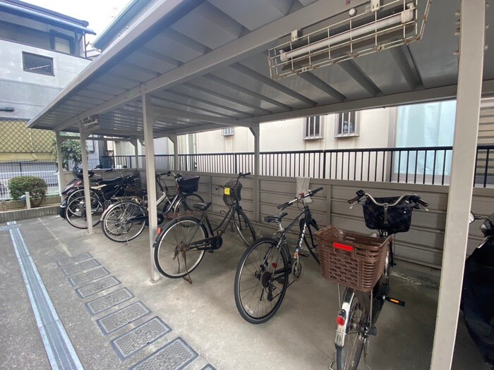 物件外観写真4　(駐輪場)