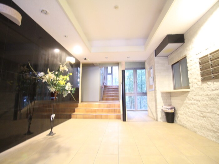 物件外観写真4　(エントランス部分)