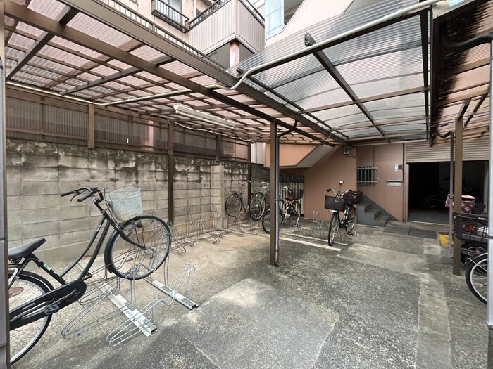 物件外観写真5　(駐輪場)