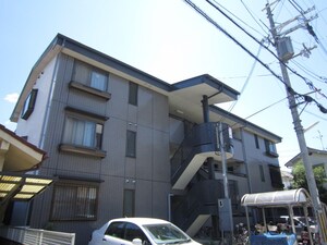 クリヨン真上外観写真