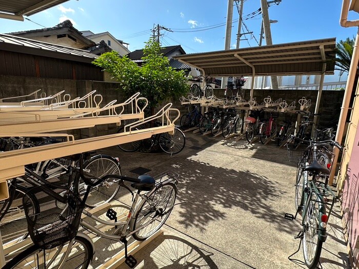 物件外観写真3　(駐輪場)