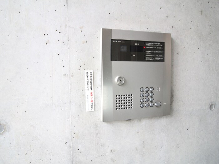 物件外観写真4　(エントランス部分)