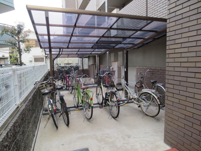 物件外観写真4　(駐輪場)