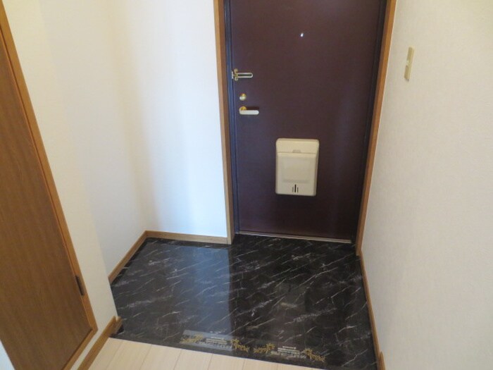 物件内観写真12　(玄関)