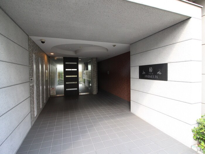 物件外観写真2　(エントランス部分)