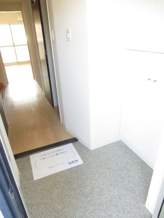 物件内観写真7　(玄関)